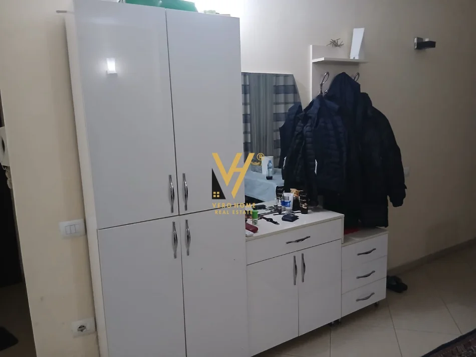 Tirane, jepet me qera apartament 2+1+Ballkon Kati 4, 85 m² 470 € (SELITE)