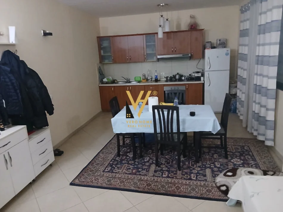 Tirane, jepet me qera apartament 2+1+Ballkon Kati 4, 85 m² 470 € (SELITE)