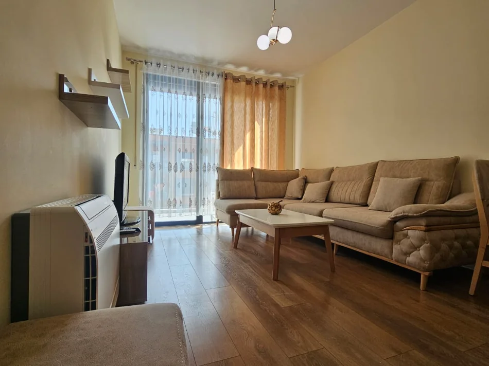 Tirane, jepet me qera apartament 1+1+Ballkon Kati 8, 75 m² 570 € (Rruga Sadik Petrela)
