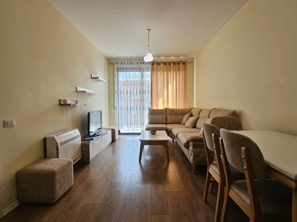 Tirane, jepet me qera apartament 1+1+Ballkon Kati 8, 75 m² 570 € (Rruga Sadik Petrela)