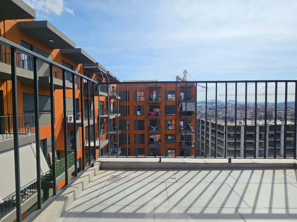 Tirane, jepet me qera apartament 1+1+Ballkon Kati 8, 75 m² 570 € (Rruga Sadik Petrela)