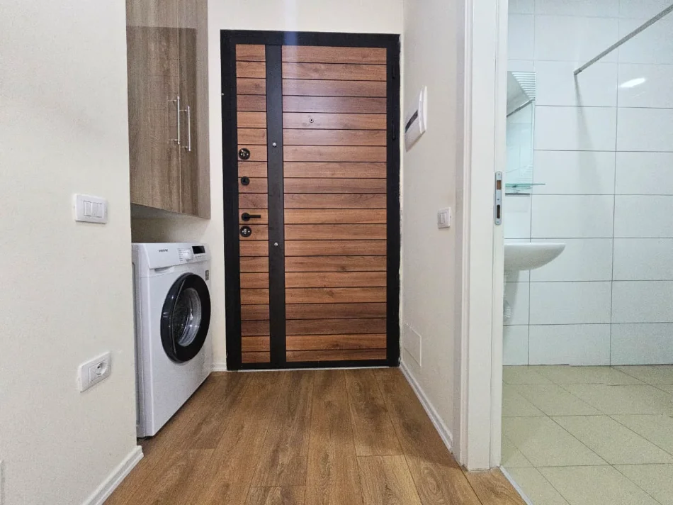 Tirane, jepet me qera apartament 1+1+Ballkon Kati 8, 75 m² 570 € (Rruga Sadik Petrela)