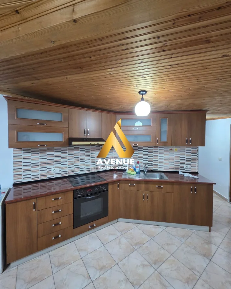 Tirane, jepet me qera apartament 1+1 , 60 m² 410 € (rruga muzaket)