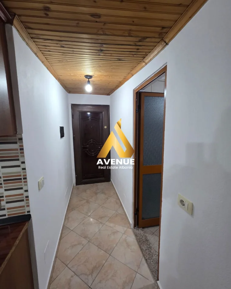 Tirane, jepet me qera apartament 1+1 , 60 m² 410 € (rruga muzaket)