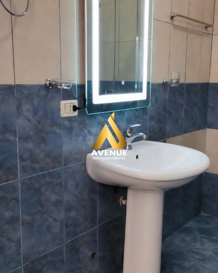 Tirane, jepet me qera apartament 1+1 , 85 m² 710 € (Rruga Islam Alla)