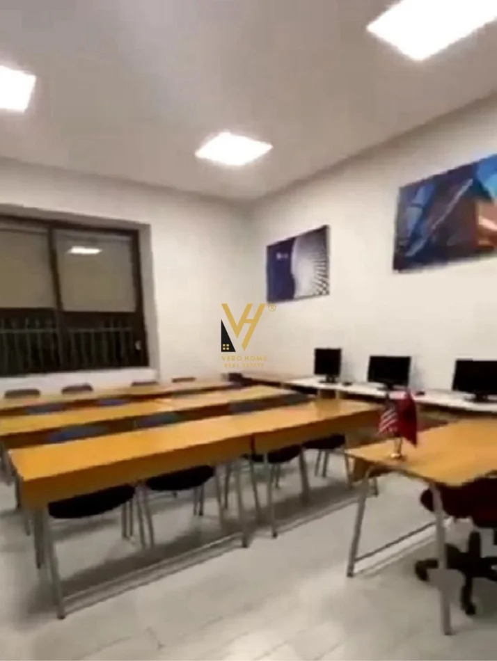 Tirane, jepet me qera zyre Kati 3, 100 m² 850 € (BLLOK)