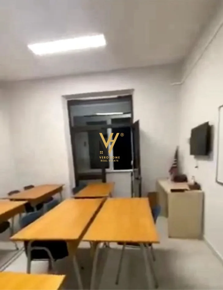 Tirane, jepet me qera zyre Kati 3, 100 m² 850 € (BLLOK)