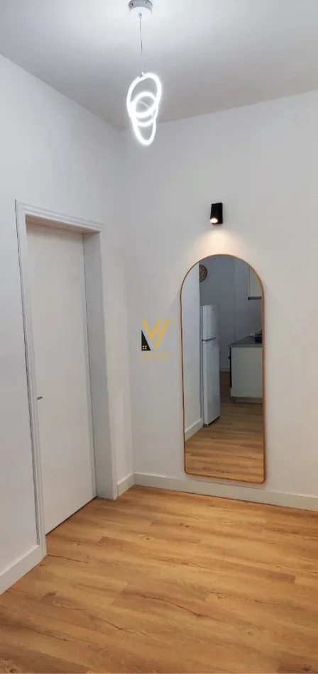 Tirane, jepet me qera apartament 1+1+Ballkon Kati 5, 85 m² 720 € (RRUGA E KAVAJES)