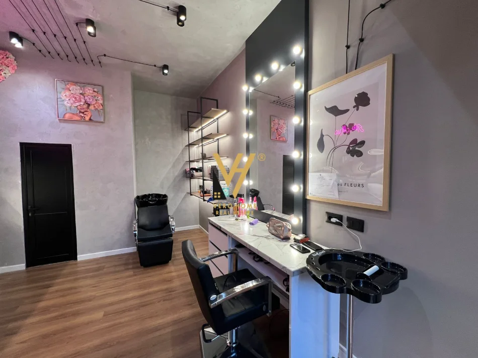 Tirane, jepet me qera ambjent biznesi Kati 0, 60 m² 420 € (URA E NISHARAKUT)