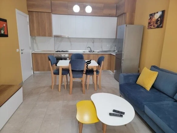 Tirane, jepet me qera apartament 1+1+Ballkon Kati 2, 80 m² 550 € (RRUGA E KAVAJES)