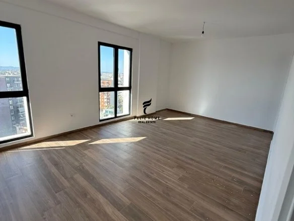 Tirane, jepet me qera zyre Kati 9, 81 m² 500 € (RRUGA E DIBRES)
