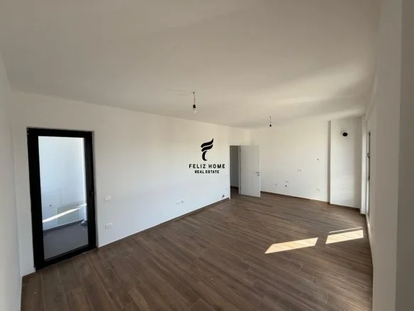 Tirane, jepet me qera zyre Kati 9, 81 m² 500 € (RRUGA E DIBRES)