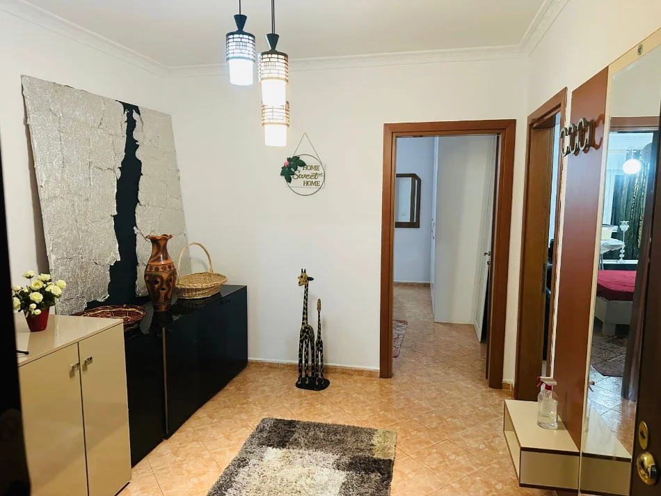Tirane, jepet me qera apartament 2+1+Ballkon Kati 3, 120 m² 700 € (Zogu i Zi)