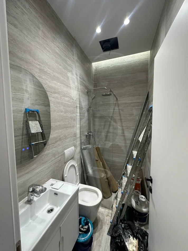 Tirane, jepet me qera apartament 1+1 Kati 1, 70 m² 600 € (BULEVARDI ZOGU I, QENDER)