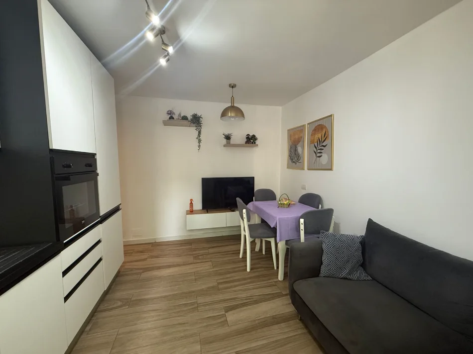 Tirane, jepet me qera apartament 2+1 Kati 2, 68 m² 700 € (Rruga Mine Peza)