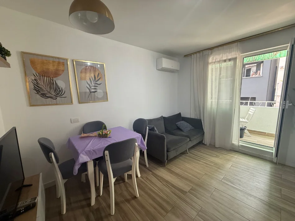 Tirane, jepet me qera apartament 2+1 Kati 2, 68 m² 700 € (Rruga Mine Peza)