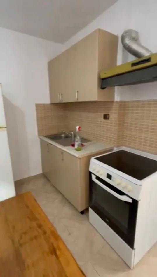 Tirane, jepet me qera garsoniere Kati 1, 33 m² 300 € (Vasil Shanto)