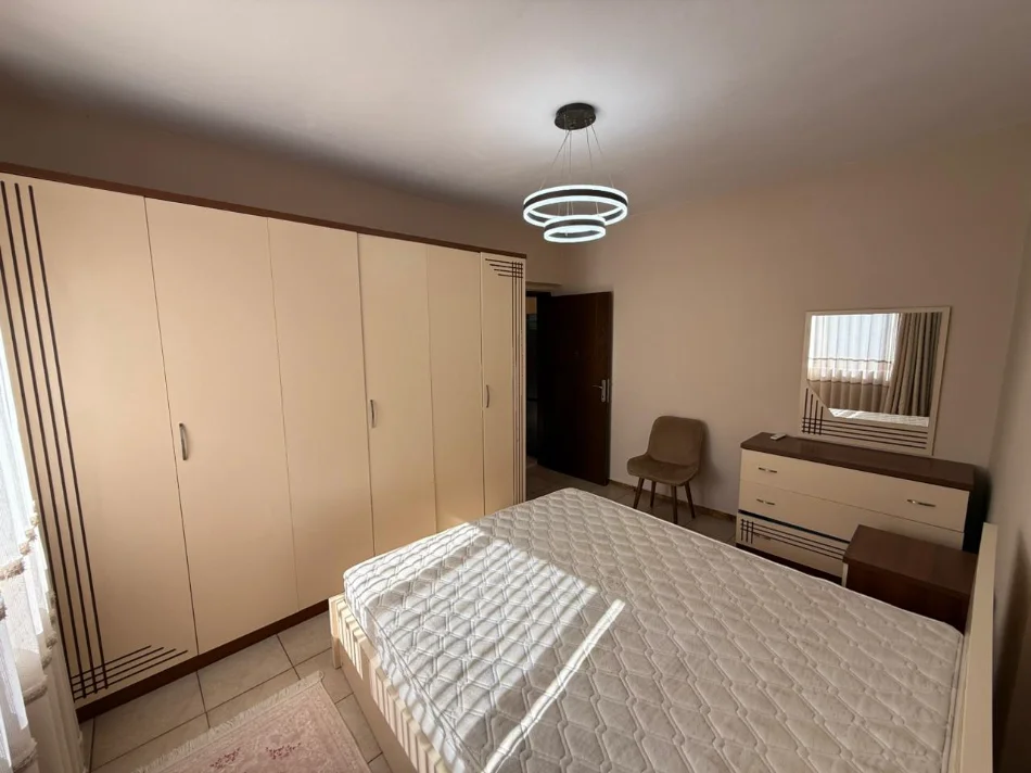 Tirane, jap me qera apartament 1+1 Kati 3, 60 m² 520 € (rruga mine peza)
