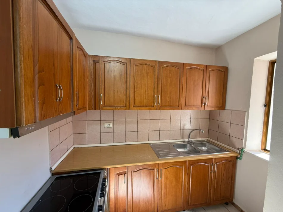 Tirane, jap me qera apartament 1+1 Kati 3, 60 m² 520 € (rruga mine peza)