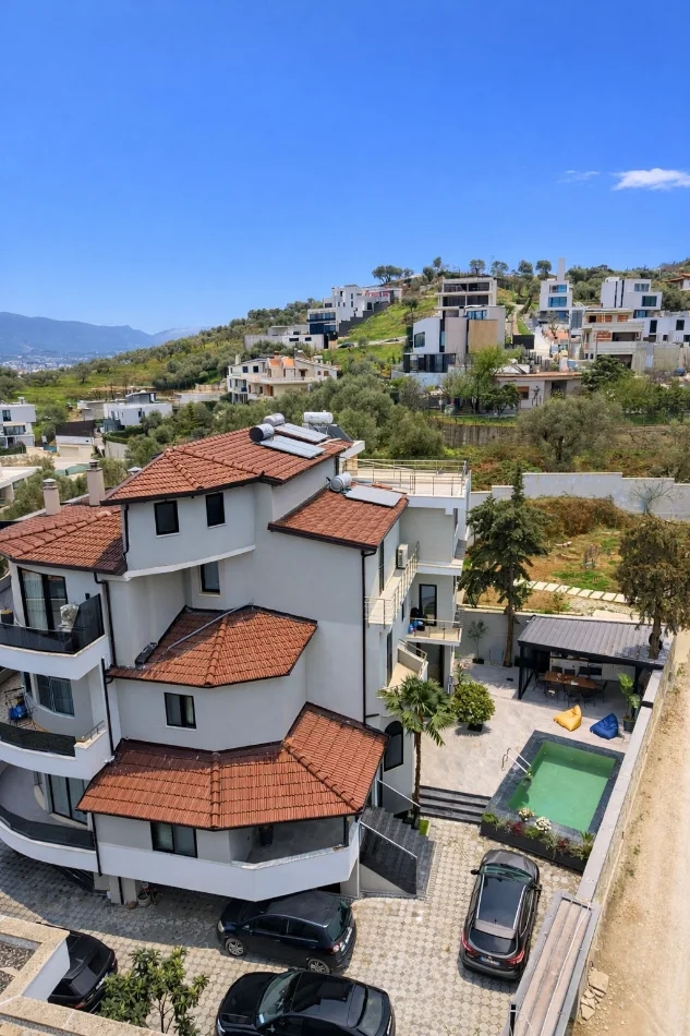 Tirane, shitet Vile Kati 4, 1.145 m² 2.000.000 € 