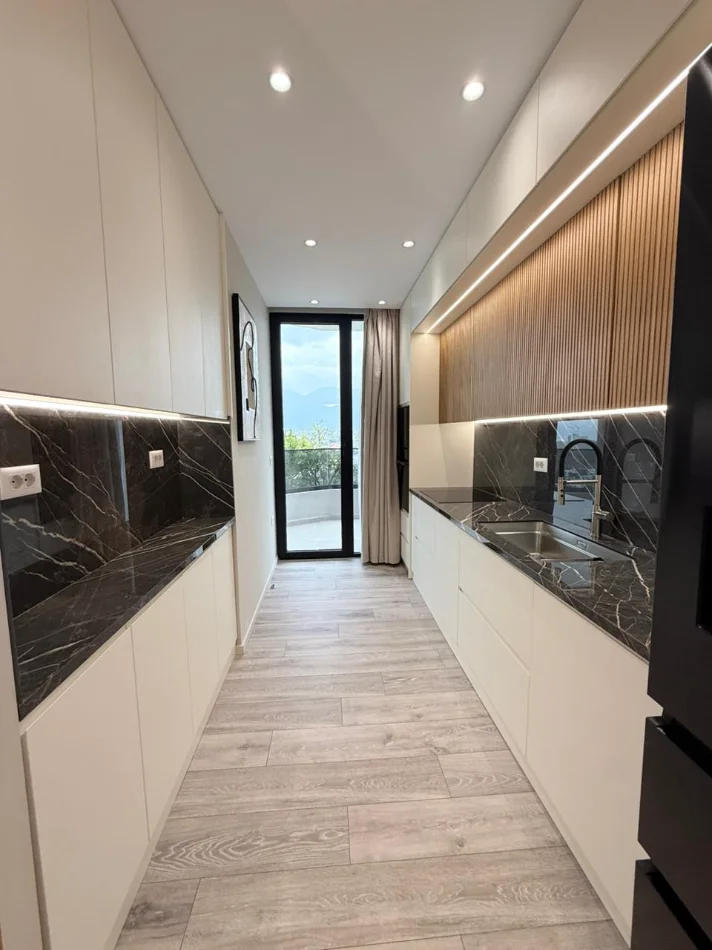 Tirane, shitet Vile Kati 4, 1.145 m² 2.000.000 € 