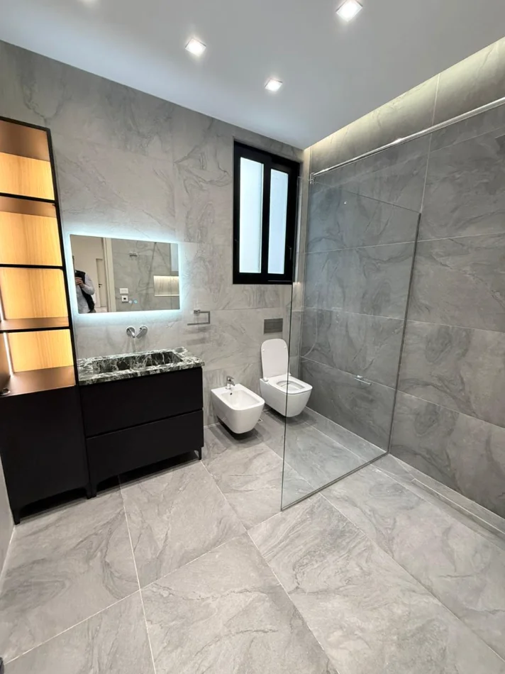 Tirane, shitet apartament 3 Katshe , 600 m² (LIQENI I THATE)