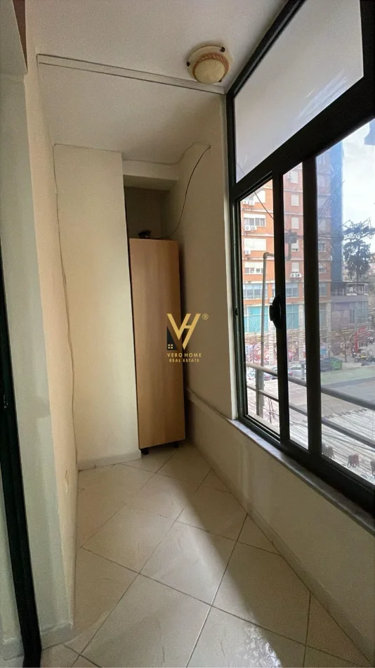 Tirane, jepet me qera apartament 1+1+Ballkon Kati 3, 65 m² 620 € (SELVIA)