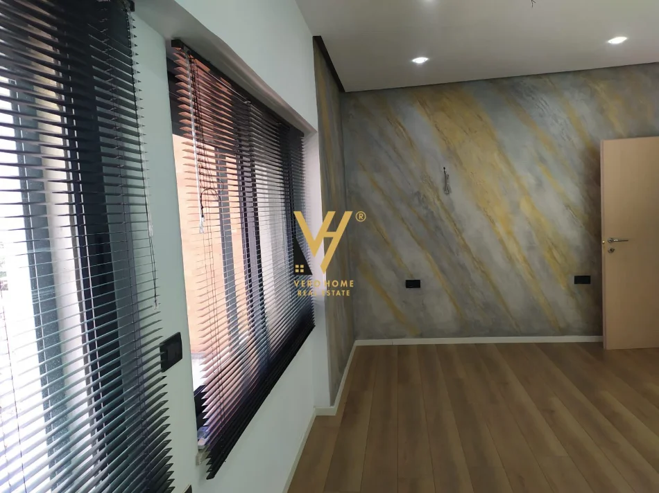 Tirane, jepet me qera zyre Kati 3, 80 m² 970 € (BLLOK)