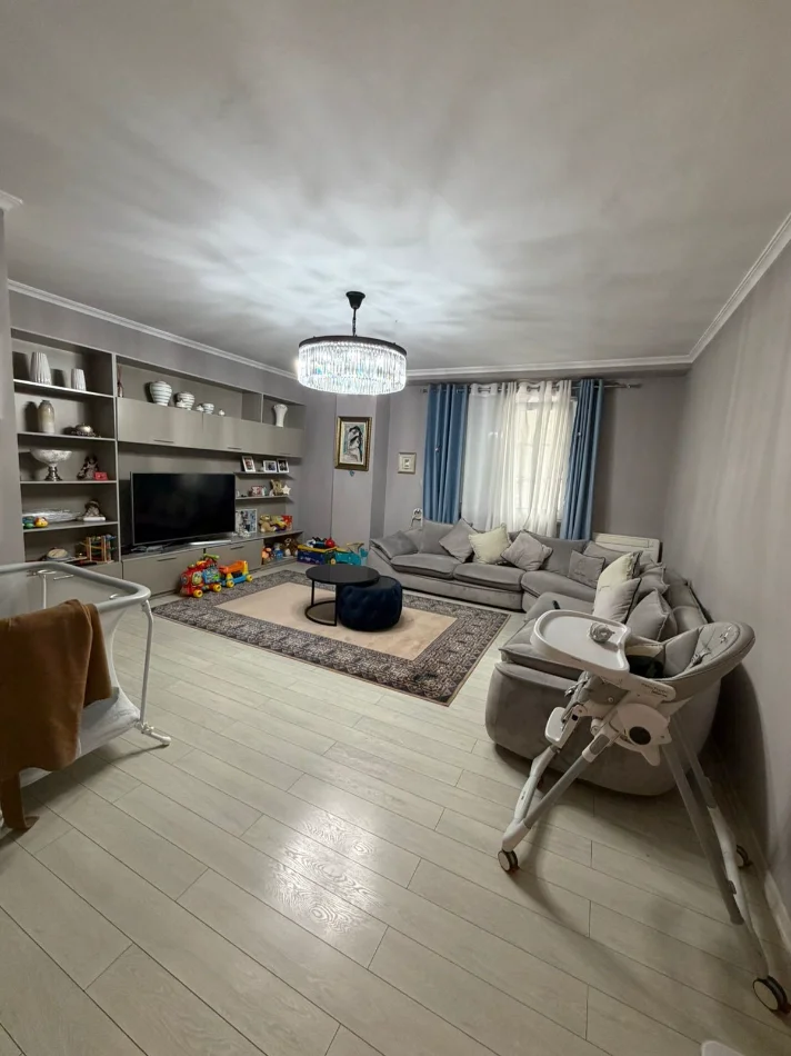 Durres, shitet apartament duplex 2+1+Aneks+Ballkon , 250 m² 340.000 € (Rruga Sefer Efendiu)