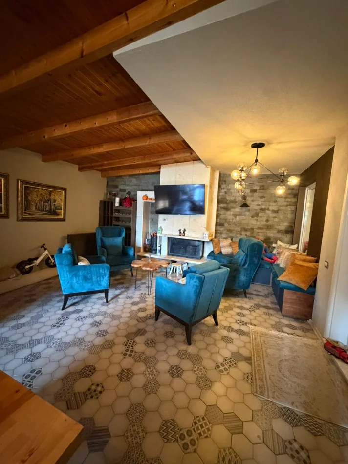 Durres, shitet apartament duplex 2+1+Aneks+Ballkon , 250 m² 340.000 € (Rruga Sefer Efendiu)