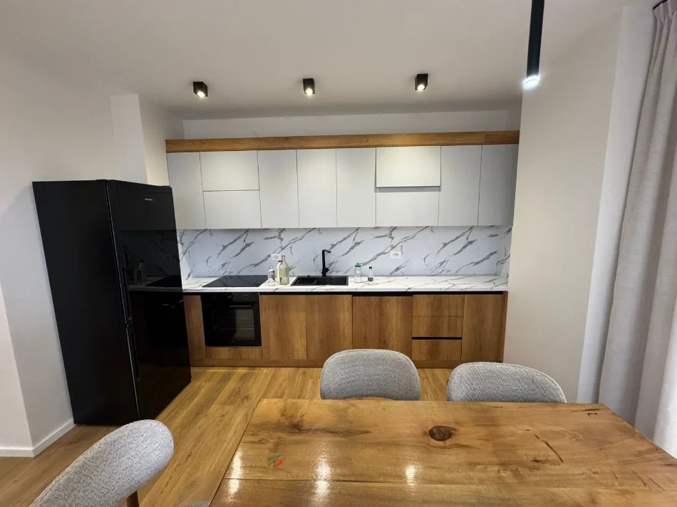 Tirane, jepet me qera apartament 2+1 Kati 3,