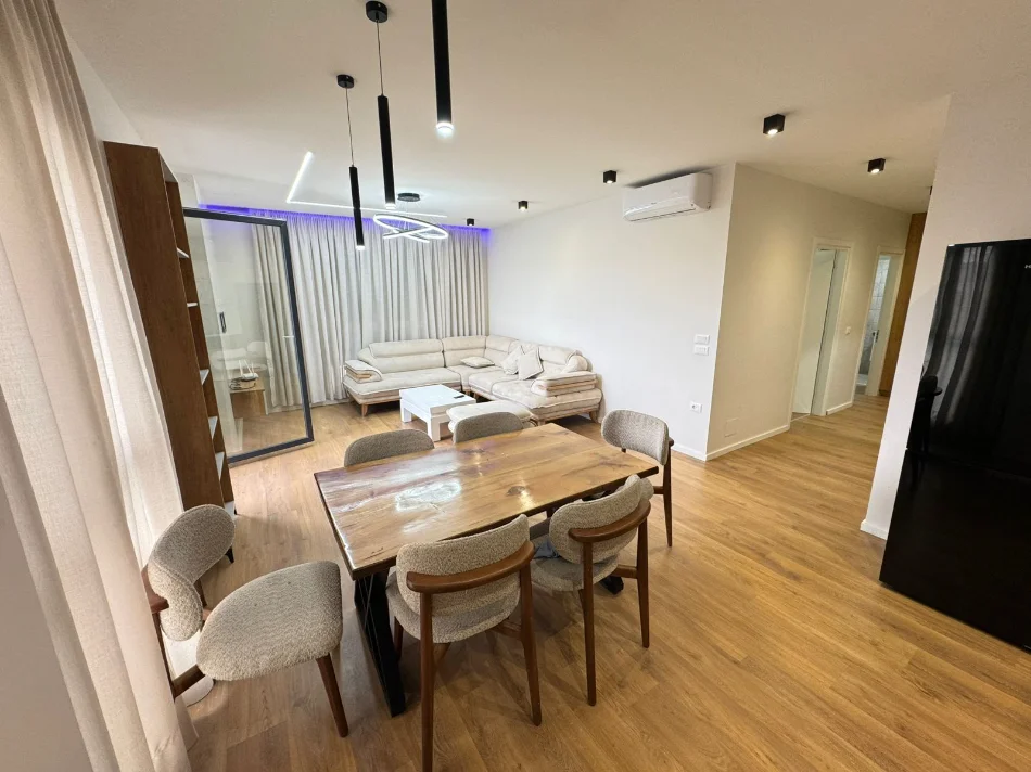 Tirane, jepet me qera apartament 2+1 Kati 3,