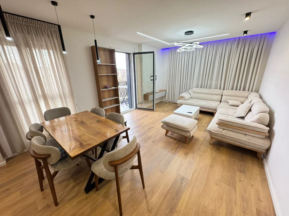 Tirane, jepet me qera apartament 2+1 Kati 3,