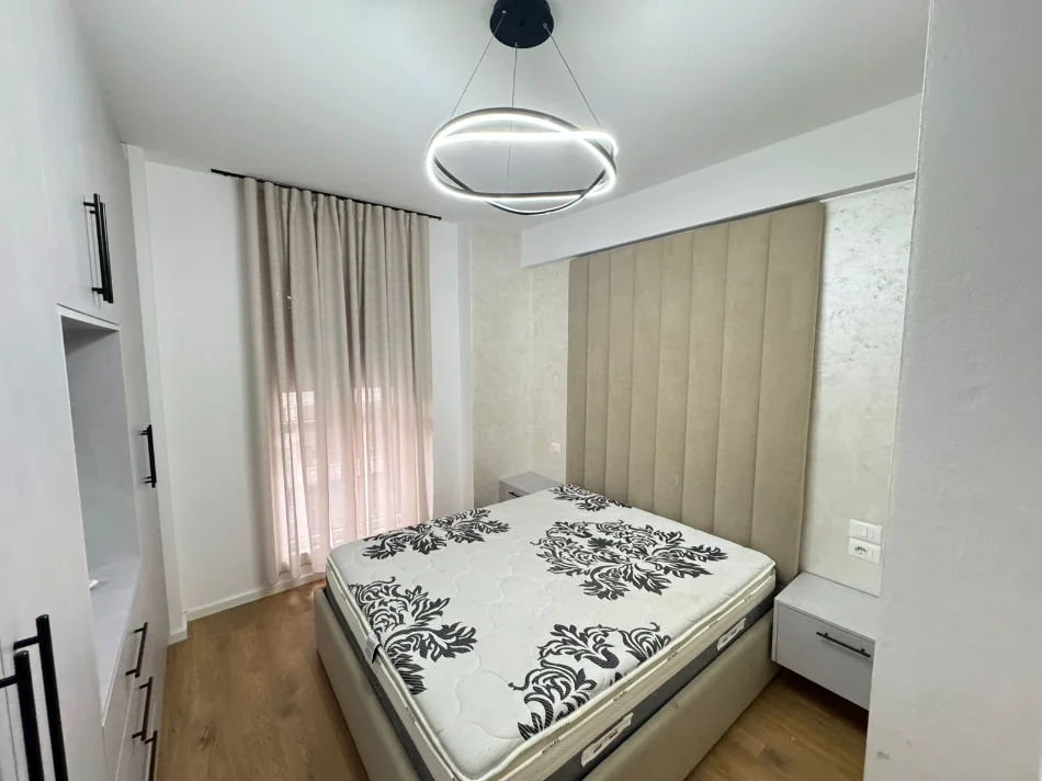 Tirane, jepet me qera apartament 2+1 Kati 3,