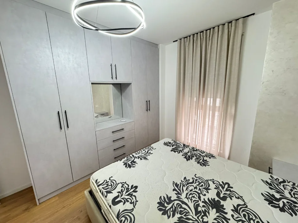 Tirane, jepet me qera apartament 2+1 Kati 3,