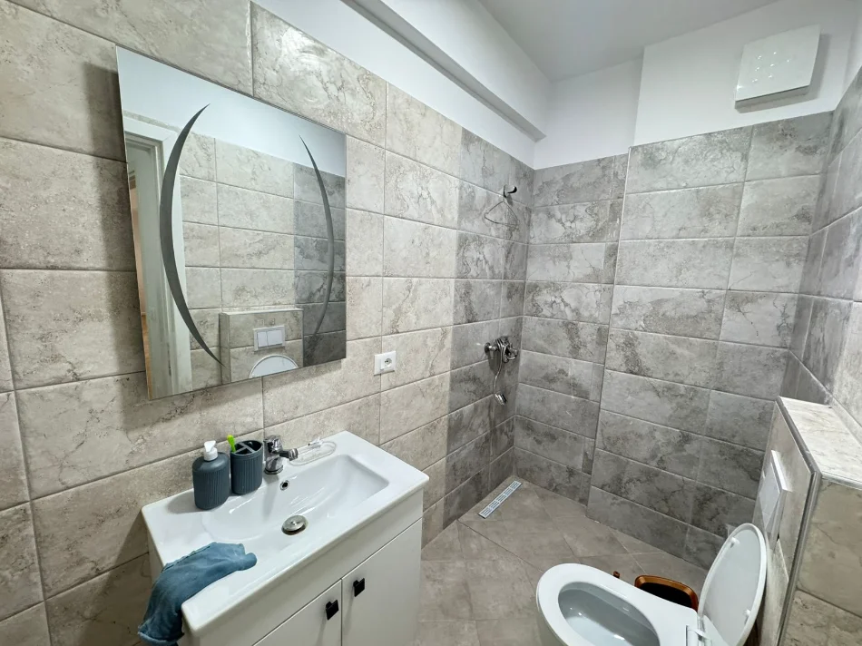 Tirane, jepet me qera apartament 2+1 Kati 3,