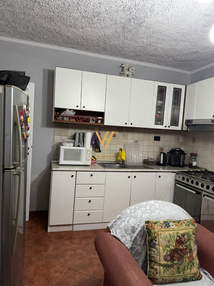 Tirane, jepet me qera apartament 2+1+Ballkon Kati 3, 75 m² 470 € (OXHAKU)