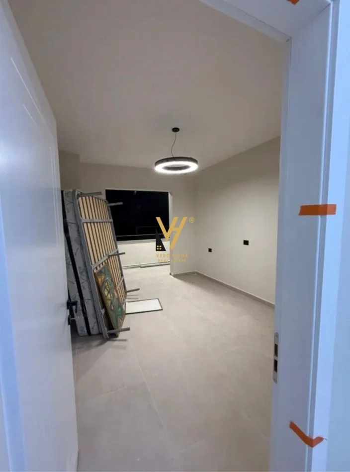 Tirane, jepet me qera apartament 2+1+Ballkon Kati 2, 100 m² 750 € (KRISTAL CENTER)