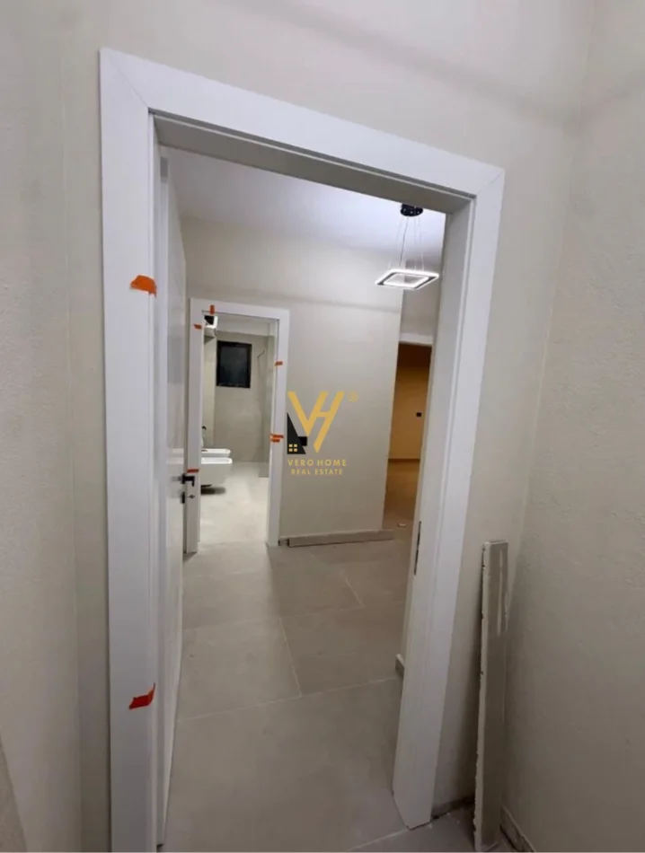 Tirane, jepet me qera apartament 2+1+Ballkon Kati 2, 100 m² 750 € (KRISTAL CENTER)