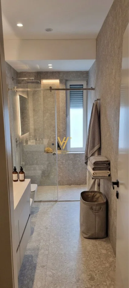 Tirane, jepet me qera apartament 1+1+Ballkon Kati 2, 50 m² 900 € (KODRA E DIELLIT)