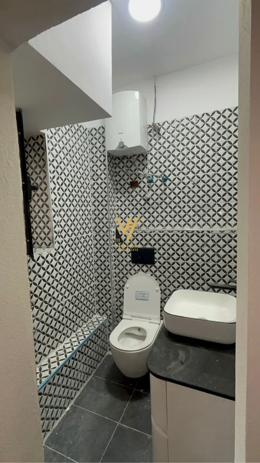 Tirane, jepet me qera ambjent biznesi Kati 0, 86 m² 1.100 € (VASIL SHANTO)