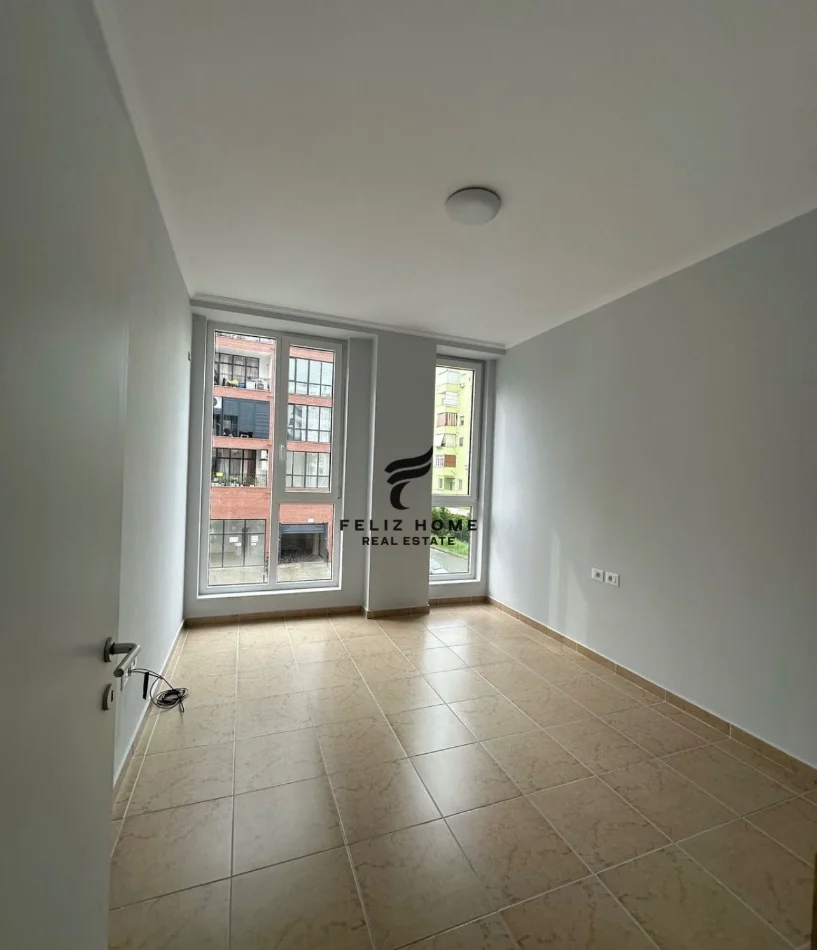 Tirane, jepet me qera zyre Kati 2, 120 m² 1.500 € (STACIONI TRENIT)