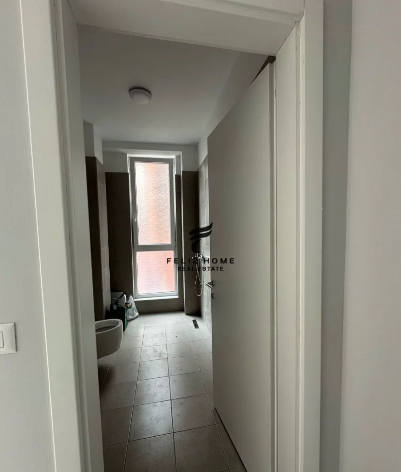 Tirane, jepet me qera zyre Kati 2, 120 m² 1.500 € (STACIONI TRENIT)