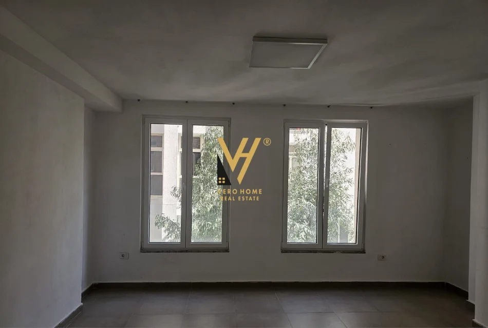Tirane, jepet me qera zyre Kati 1, 74 m² 1.200 € (RRUGA E ELBASANIT)