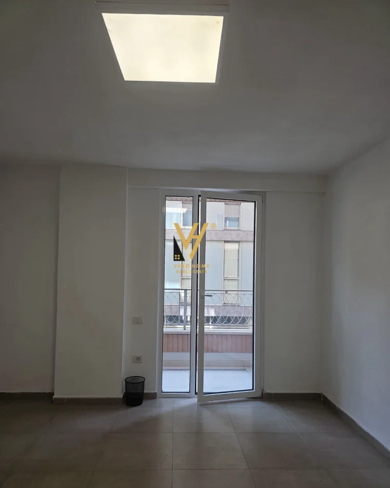 Tirane, jepet me qera zyre Kati 1, 74 m² 1.200 € (RRUGA E ELBASANIT)