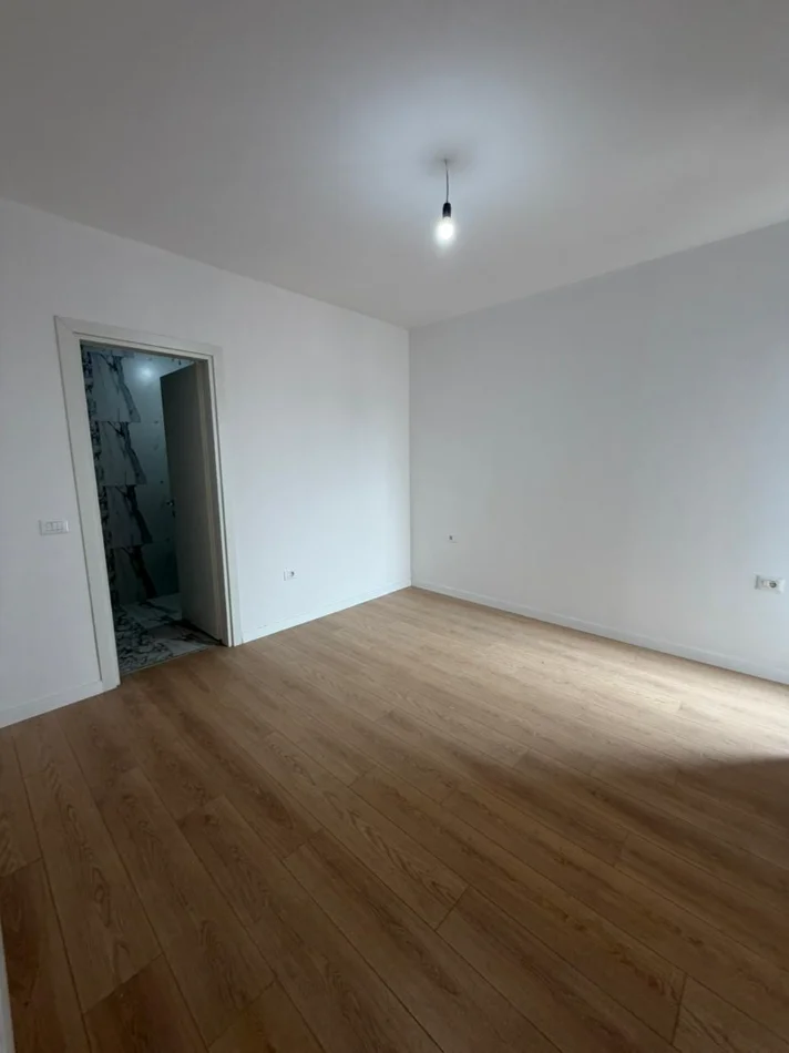 Tirane, shitet apartament 2+1+Aneks+Ballkon Kati 8, 97 m² 299.400 € (Komuna Parisit)