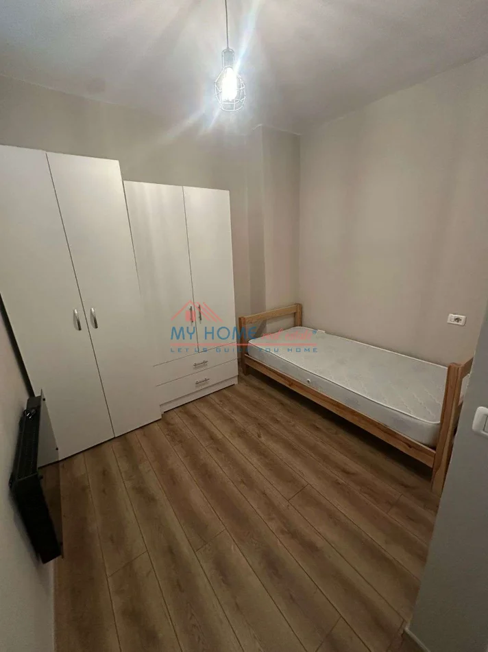 Tirane, jepet me qera apartament 2+1+Ballkon Kati 8, 75 m² 550 € (5 Maji)