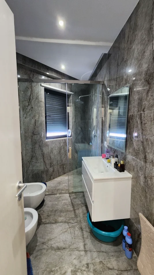 shitet apartament 2+1 Kati 3, 117 m² 370.000 € (rruga e durrsit)