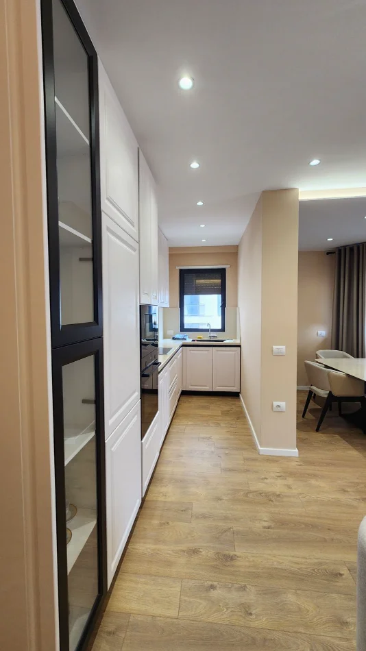 Tirane, shitet apartament 2+1+Ballkon Kati 3, 117 m² 370.000 € (Rruga e Durresit)