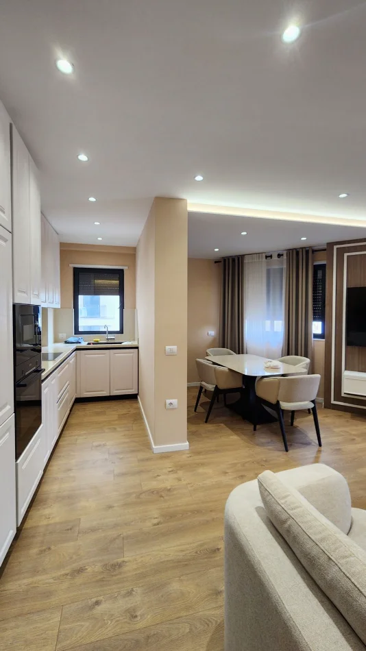 shitet apartament 2+1 Kati 3, 117 m² 370.000 € (rruga e durrsit)